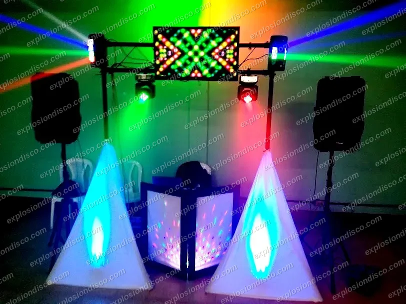 Montaje de discoteca móvil en Guatemala con panel LED, cabezas móviles, bocinas y cabina de DJ